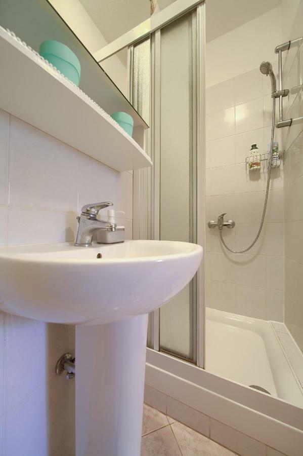 Hrast Apartment Кърк Екстериор снимка