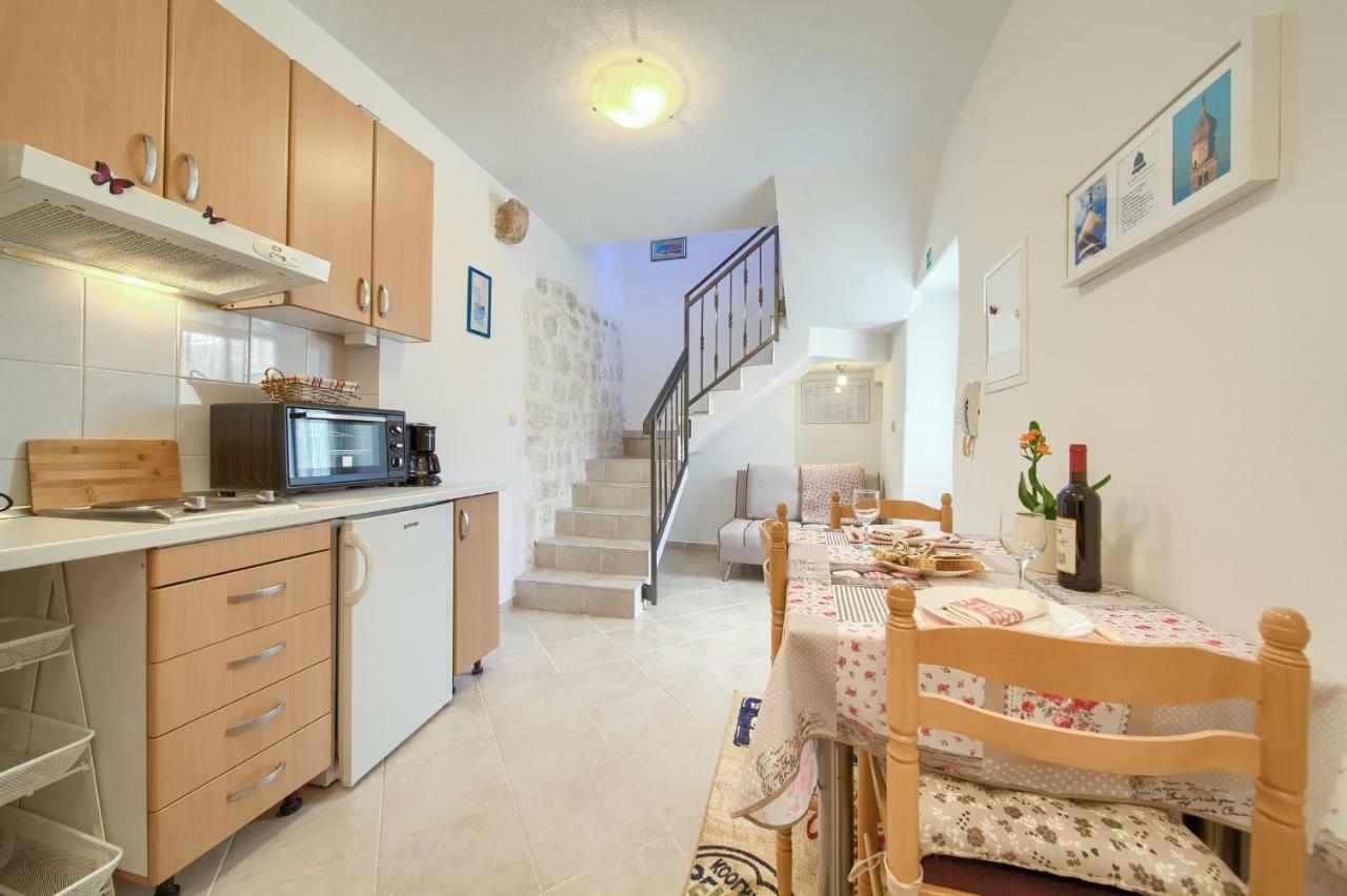 Hrast Apartment Кърк Екстериор снимка