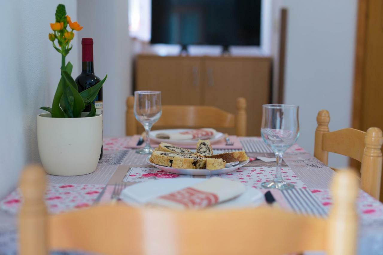 Hrast Apartment Кърк Екстериор снимка