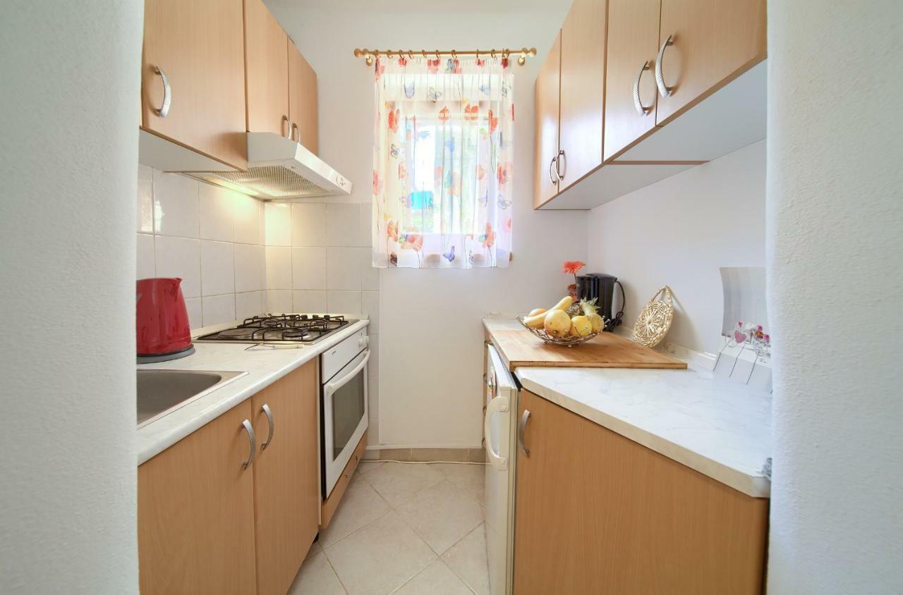 Hrast Apartment Кърк Екстериор снимка