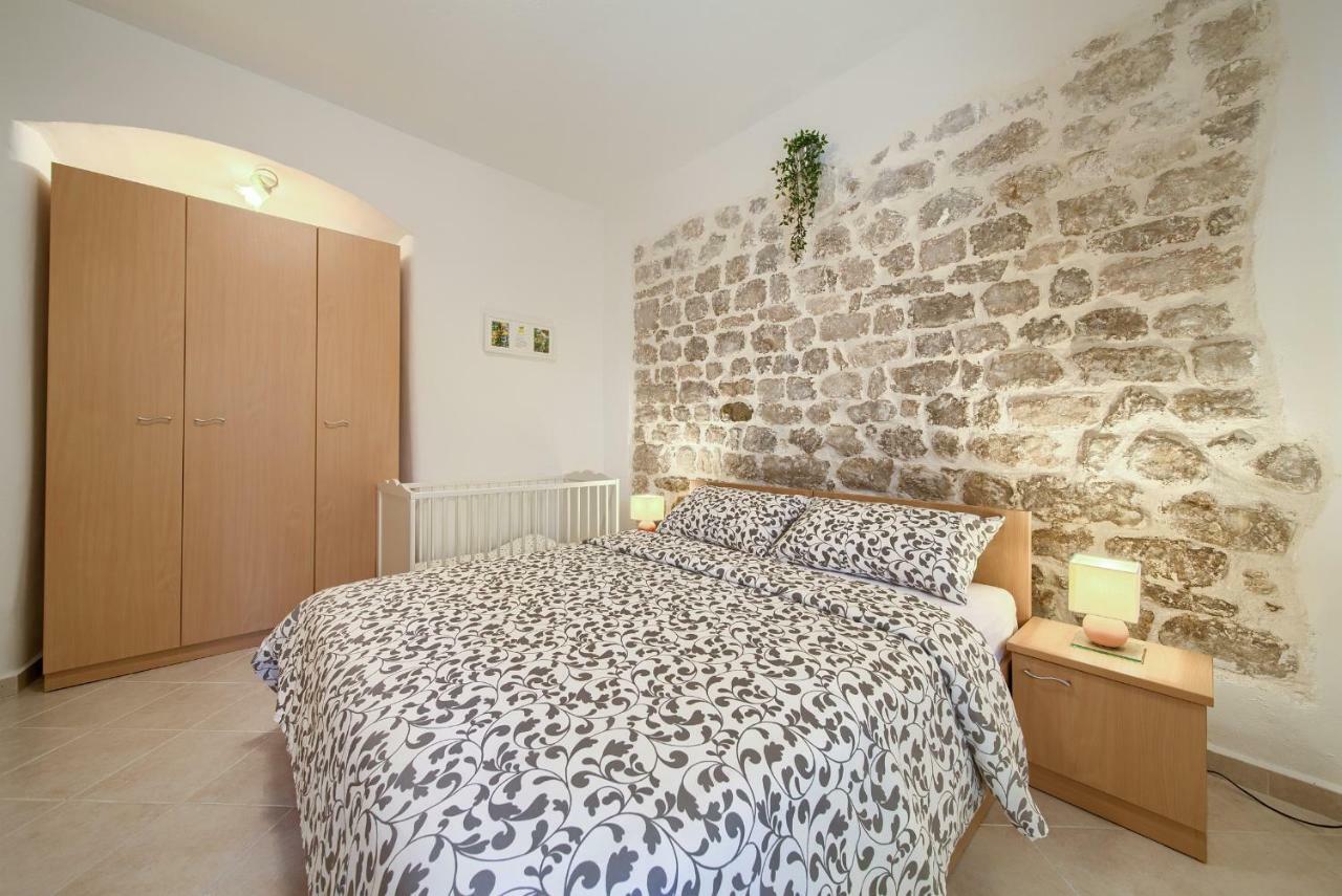 Hrast Apartment Кърк Екстериор снимка