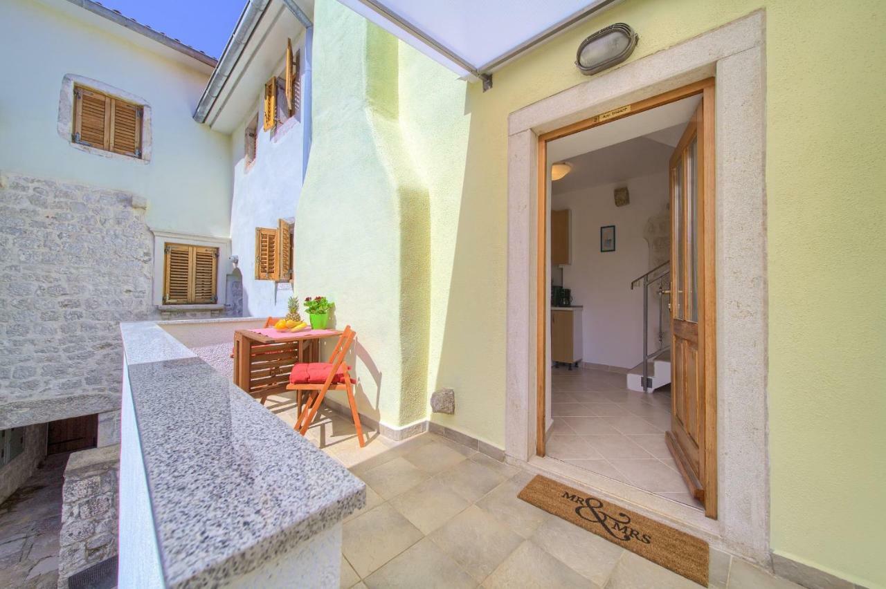 Hrast Apartment Кърк Екстериор снимка