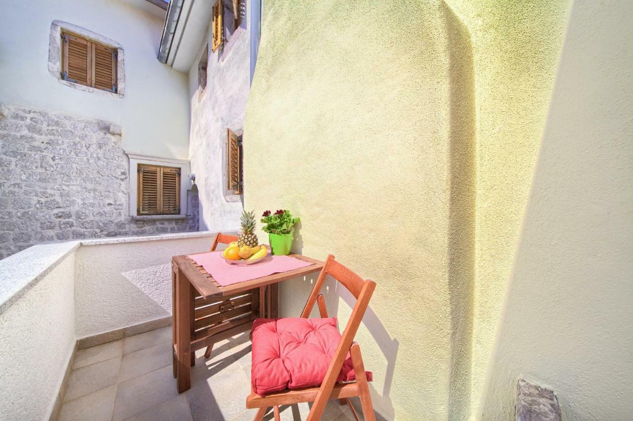 Hrast Apartment Кърк Екстериор снимка