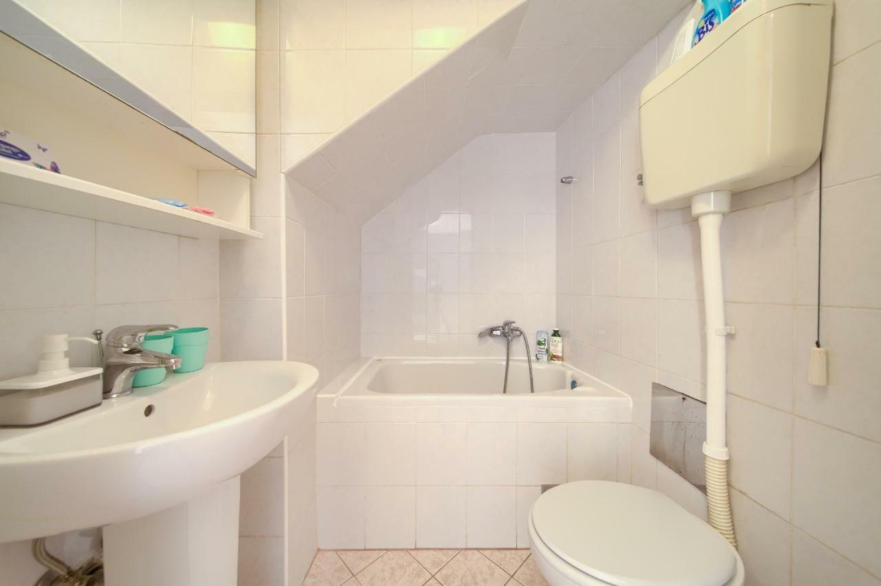 Hrast Apartment Кърк Екстериор снимка